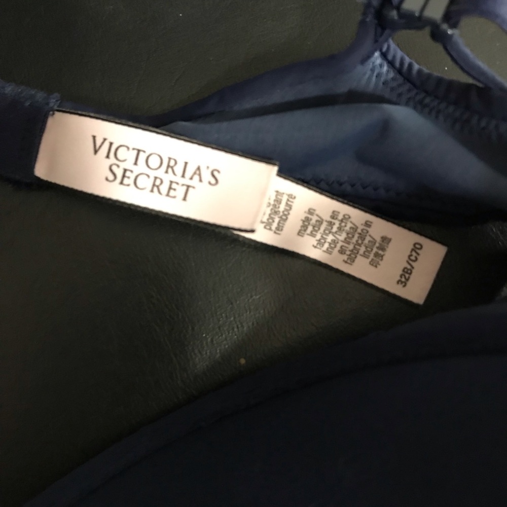 4 never worn Victoria’s Secret Bra lot.